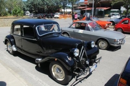 Auto d'epoca sulle vie del Rally-1